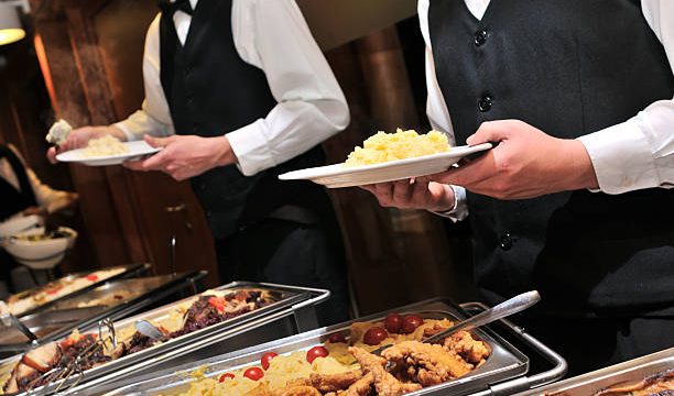 How to Properly Navigate a Buffet: Tips for Before, During, and After