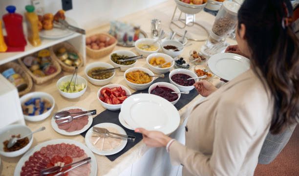 The Buffet Dilemma: Weighing the Pros and Cons for Your Wedding Meal
